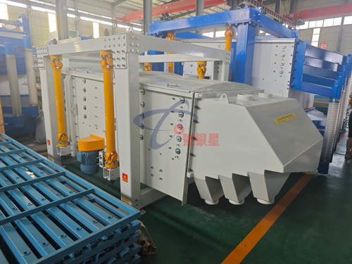 智能搖擺篩破解耐火材料篩分痛點，廣東企業千里赴新鄉鎖定 “方形篩設備”